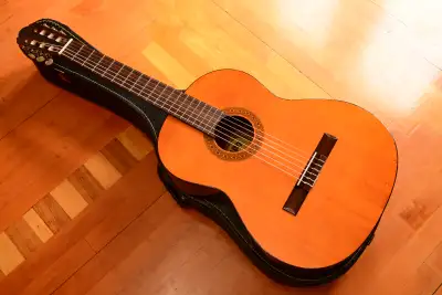 VINTAGE 1970'S MATSUMOKU CAPRI CLASSICAL GUITAR MADE IN JAPAN, View more