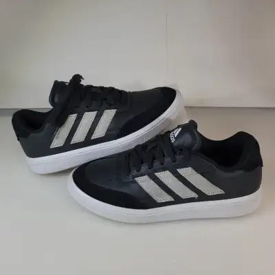Men's Adidas Sneakers - Size 6.5 Step up your game with the Men's Adidas Courtblock IG6861 Sneakers,...