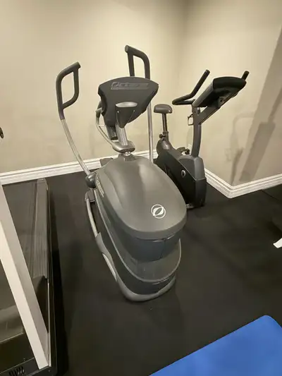 Octane Fitness Eliptical Lightly used In great condition