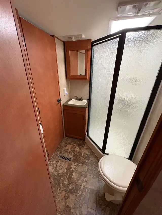 Reduced 2012 Canyon Trail 5th wheel trailer in Travel Trailers & Campers in Cranbrook - Image 10
