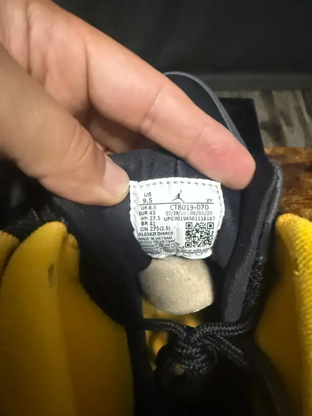 Air Jordan 9 “University Gold” – Size 9.5 Men – Brand New in Men's Shoes in Laval / North Shore - Image 5