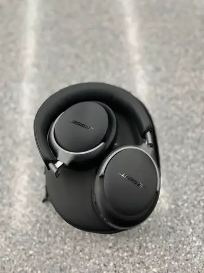Bose Quiet Comfort Ultra Bluetooth Headphones *Fantastic condition, earcups intact with no damage* I...
