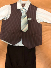 Dockers Boys'  4 piece suit (size 3T)