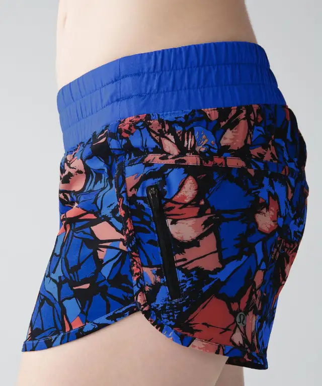 LULULEMON TRACKER SHORT IV PAINT STORM HARBOR BLUE MULTI BLACK 4 in Multi-item in City of Toronto - Image 6
