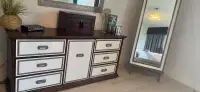 Dresser, Wood, Excellent Condition, Moving