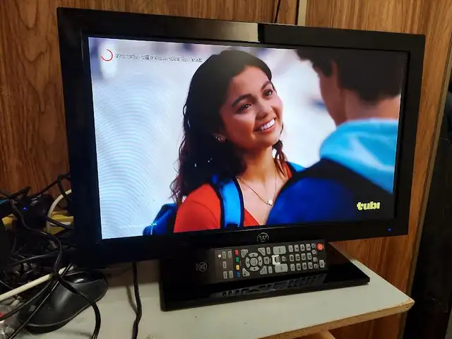 Westinghouse - 22" Class (21-1/2" Diag.) - LED - 1080p - 60Hz - in TVs in Brockville - Image 3