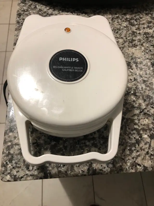 Philips Waffle Maker in Microwaves & Cookers in Oakville / Halton Region - Image 2