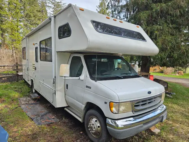 1998 Four Winds Motorhome in RVs & Motorhomes in Vernon - Image 2