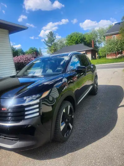 Selling my 2025 Nissan Kicks SR AWD in black with only 7500 km. Warranty started May 2025. Equipped...