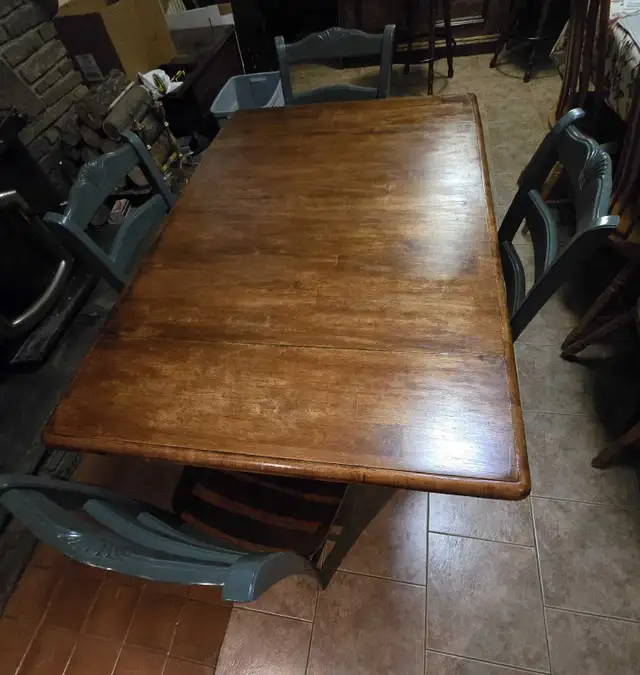 Wooden Table and Chairs Set in Dining Tables & Sets in City of Toronto - Image 3