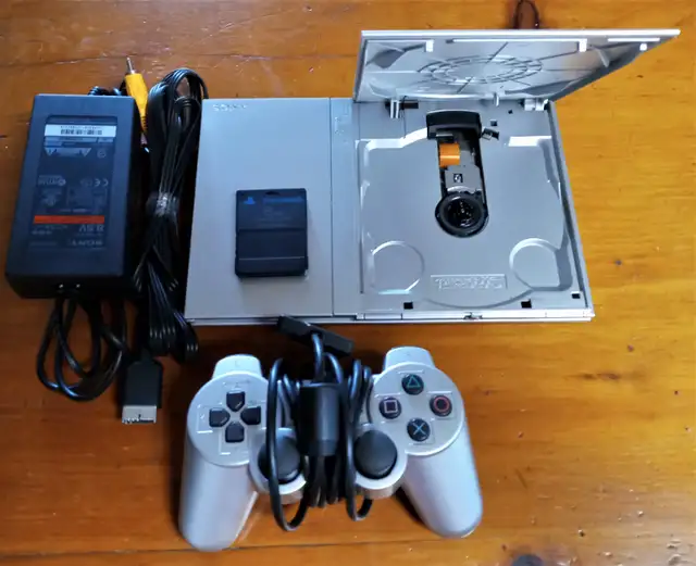 PlayStation 2 Slim Console in Older Generation in Owen Sound - Image 2