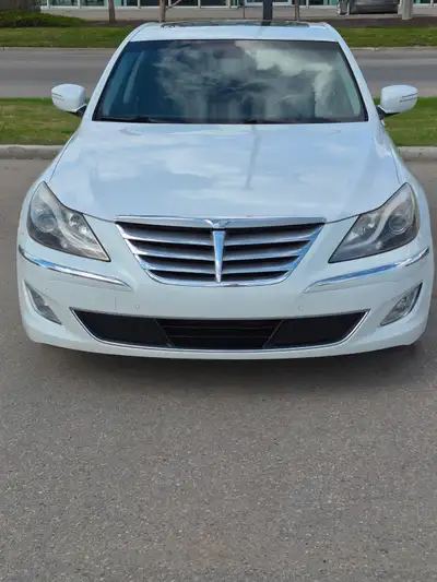 2012 Hyundai Genesis luxury sedan 5 litre 430 horse power from factory R Spec this vehicle is a must...