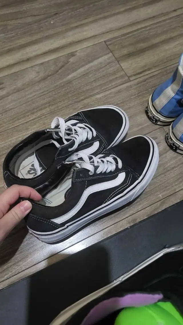 lot of women sneakers, size 7. Nike/Jordan, Converse, Vans, Puma in Women's - Shoes in City of Montréal - Image 4