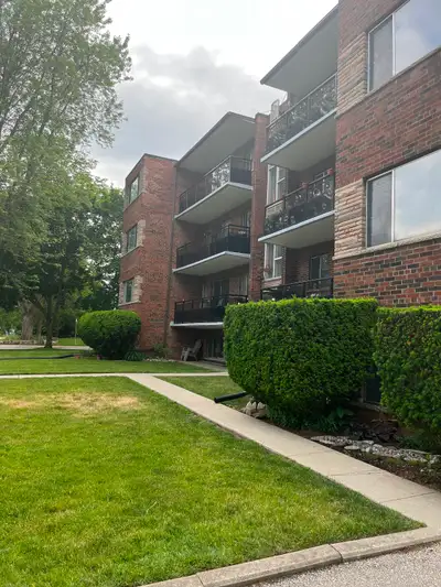 RARE unit for lease in a prestigious neighbourhood, close to Roseland and steps away from Lake Ontar...