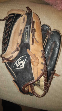 Baseball glove, youth size - Louisville Slugger