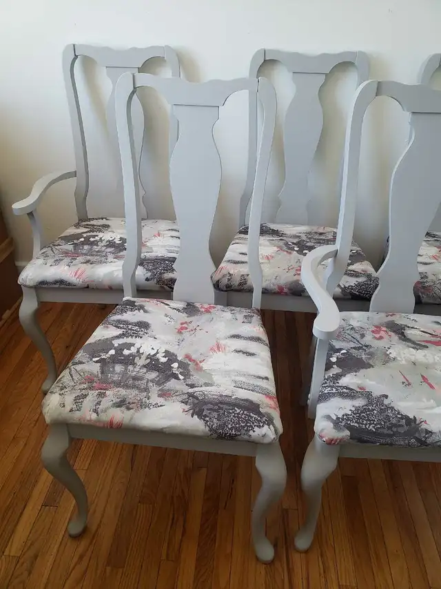 Beautiful Refinished Solid Wood Vintage Set of Dining Chairs in Chairs & Recliners in Kingston - Image 4