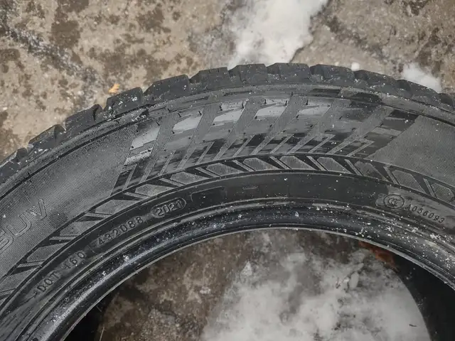 4 pneus hiver Nokian Hakkapeliitta10 225-60R17 comme neuf in Other in Laval / North Shore - Image 8
