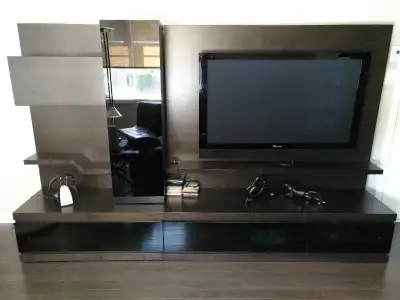 ENTERTAINMENT UNIT / UNITÉ MURALE POUR T.V., View more