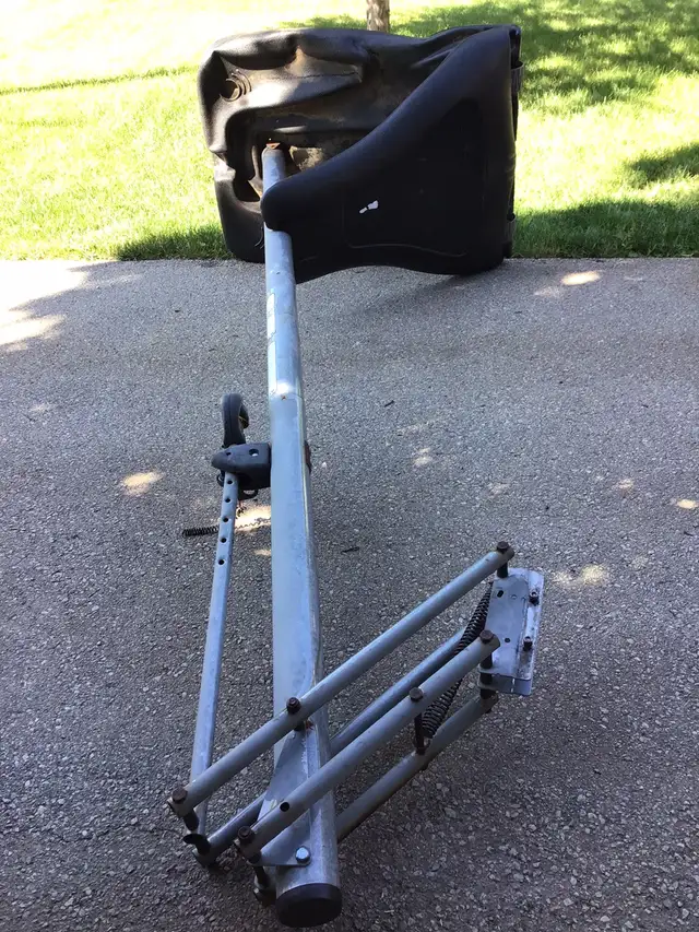 Basketball adjustable hight 9 ft. 6 “ post in Other in Oakville / Halton Region - Image 5