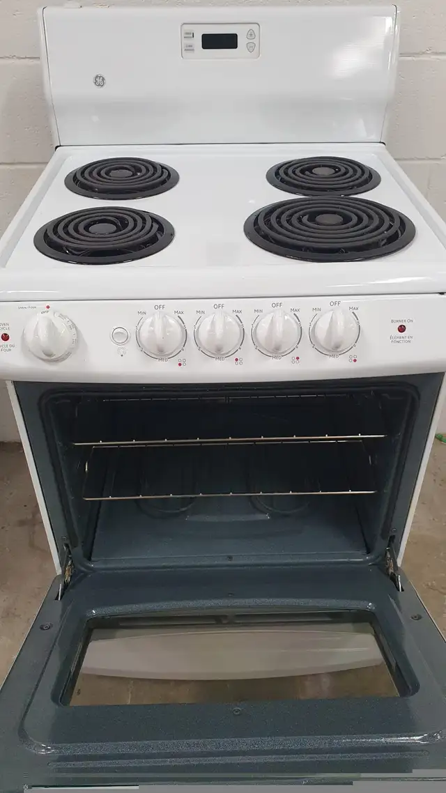 - Apartment Size Electric Stove “GE” 24 inch in Stoves, Ovens & Ranges in Barrie - Image 3