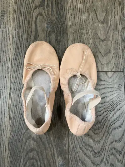Bloch ballet shoes size 13.5B. Pick up Crestmont.