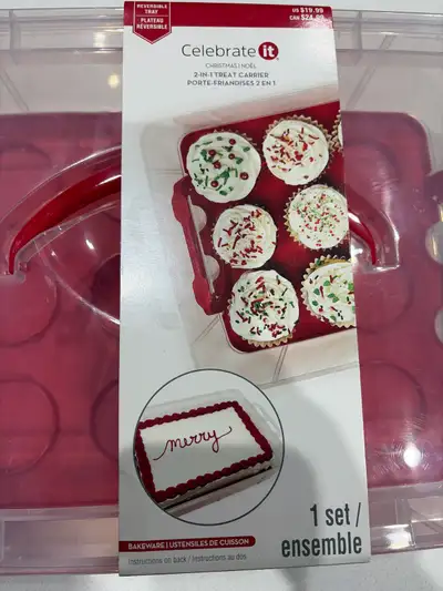 Keep your holiday baking fresh and perfectly presented with this Celebrate It 2-in-1 Treat Carrier....