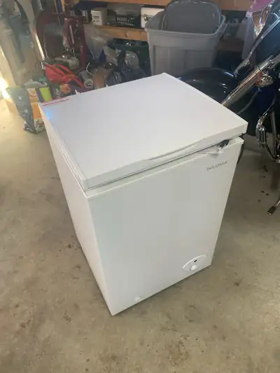 Brand new , Used for 1 month , was to small for our family. Key Features: * Capacity: 3.5 cu. ft. *...