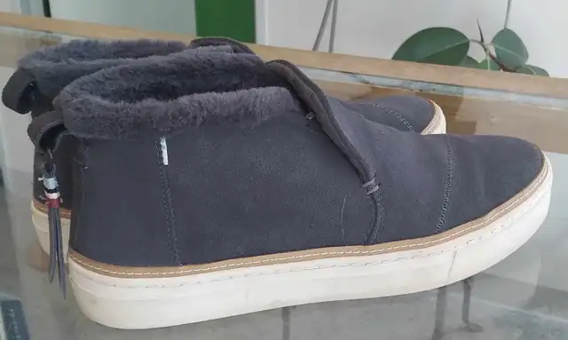 Tom's Paxton Slip on Shoes - Womens Size 11 in Women's - Shoes in City of Toronto - Image 3