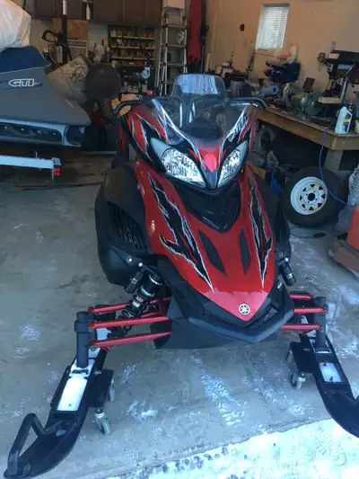 2007 Attak gt . 1000 cc 4 cylinder 4 stroke engine, reverse heated grips stock track. Travel cover,...