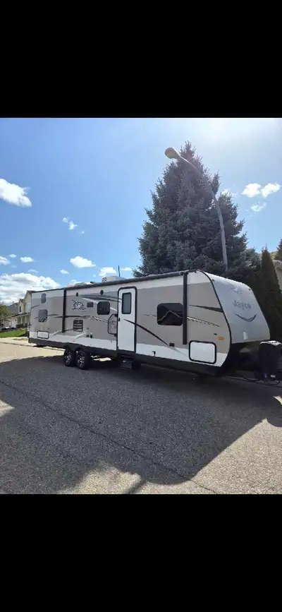 Selling our 2017 Jayco Jay Flight 29QBS, which we purchased in 2018. This has been a fantastic famil...