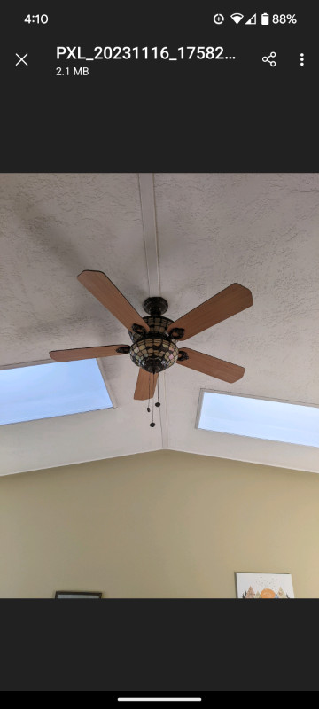 Ceiling fan with stained glass lights in Indoor Lighting & Fans in Nanaimo - Image 2