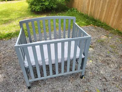 Dylan 3-in-1 mini convertible portable crib, View more