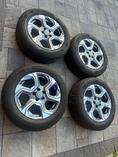 Honda CRV Rims with General Altimax all season tires Set of 4 Tire size: 235/60 R18 Bolt pattern: 5...