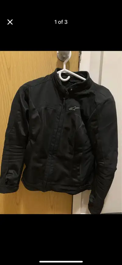 Womens alpinestar jacket size S but *fits like XS* Very good condition. Armour/padding (back, elbows...