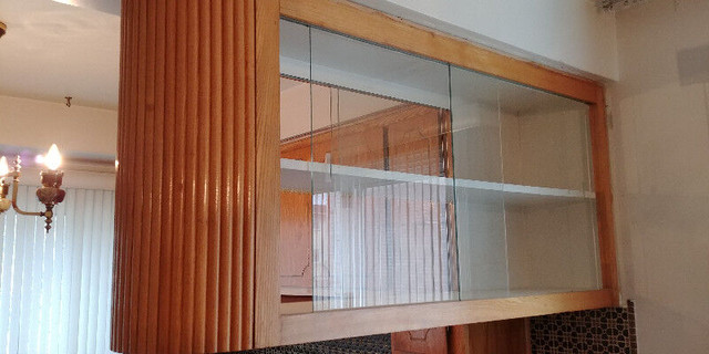 Armoire suspendu chene/porte vitré/Hanging oak cabinet glas door dans Armoires et revêtements de comptoir  à Ville de Montréal