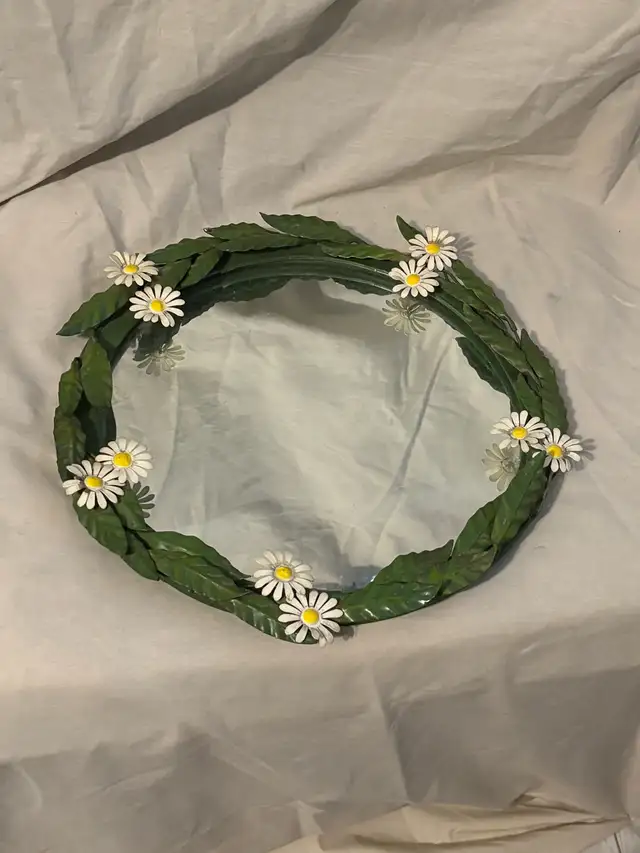 Decorative Framed Wall Mirror in Home Décor & Accents in Ottawa - Image 2