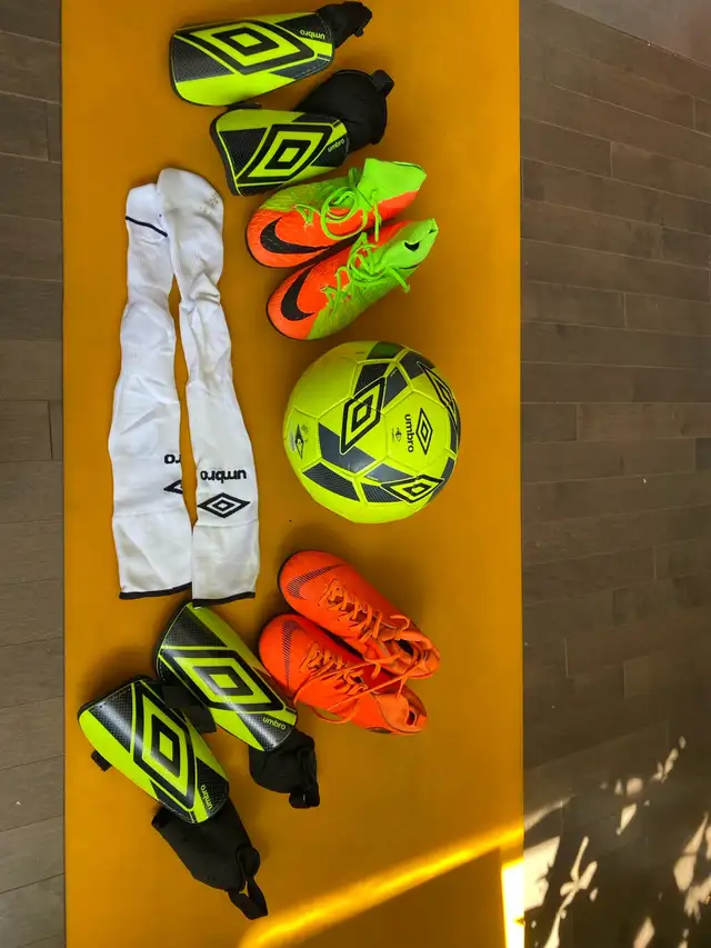 Nike soccer shoes and ball set in Soccer in Ottawa - Image 2