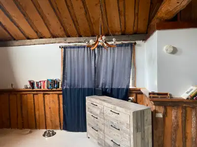 Cabin with power no running water..sorry no pets. Power in your own name.