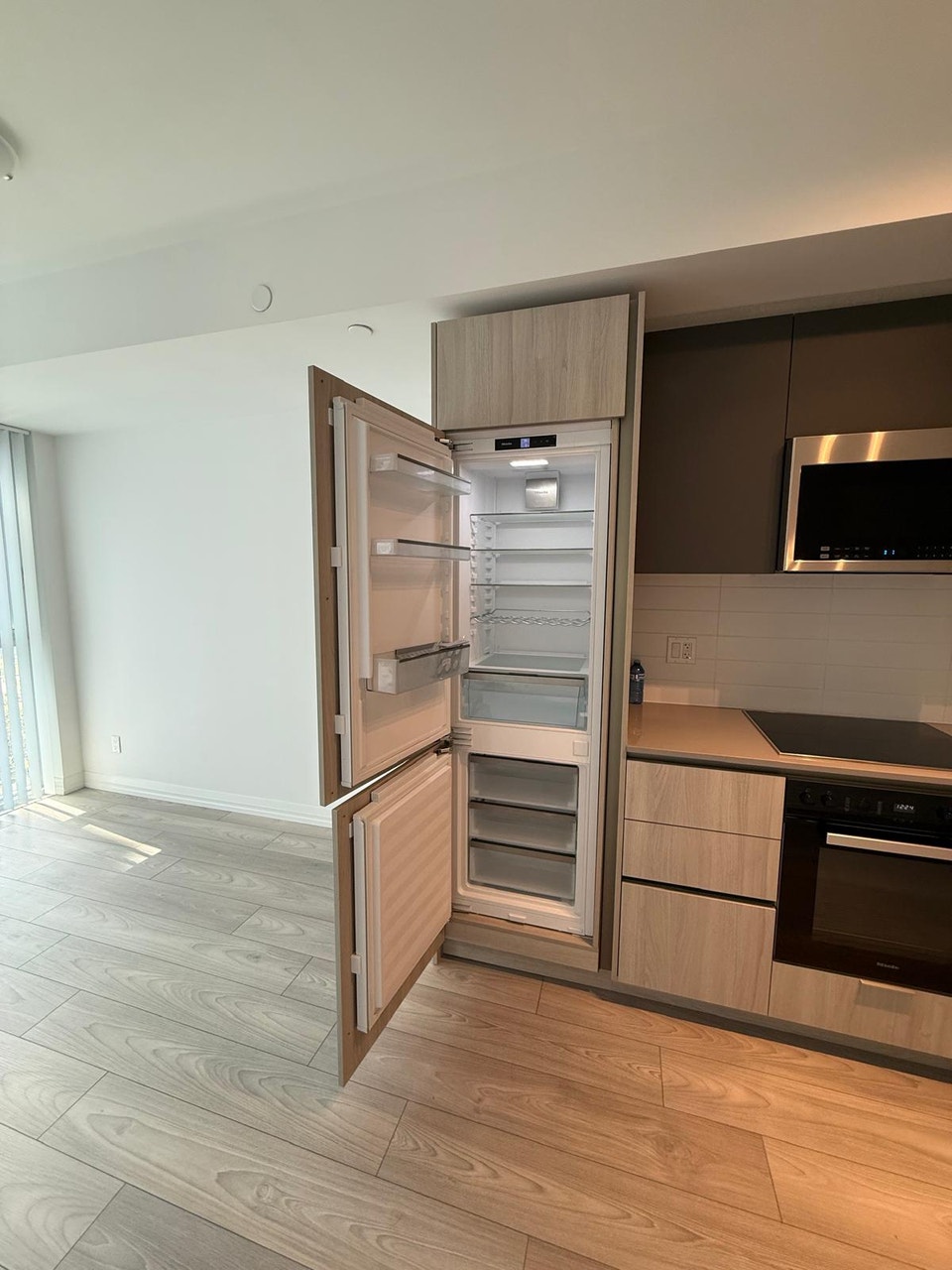 A Stylish One Bedroom Condo Studio  at 400 King St W For Rent 4