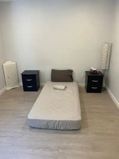 Spacious single room for rent near Don Mills and McNicoll. The home is fully furnished and shared wi...