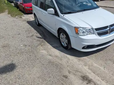 3.6L V6 engine Automatic transmission Am/FM CD player aux Stow n go Leather/sued seats Cruise contro...