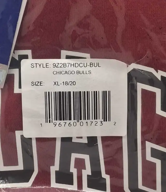 NBA Chicago Bulls City Edition Hoodie Youth XL 18–20 Outerstuff  in Kids & Youth in City of Toronto - Image 6
