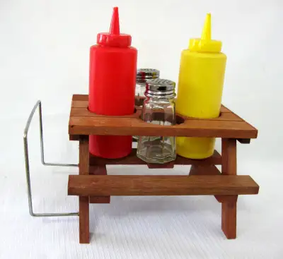 SOUVENIR VINTAGE BONIMART // ENSEMBLE pour CONDIMENTS c.1980 Utiliser dans leur cafeteria pour condi...