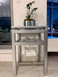 Side, end or art display table