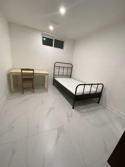 Room for rent (Bayview/Steeles)