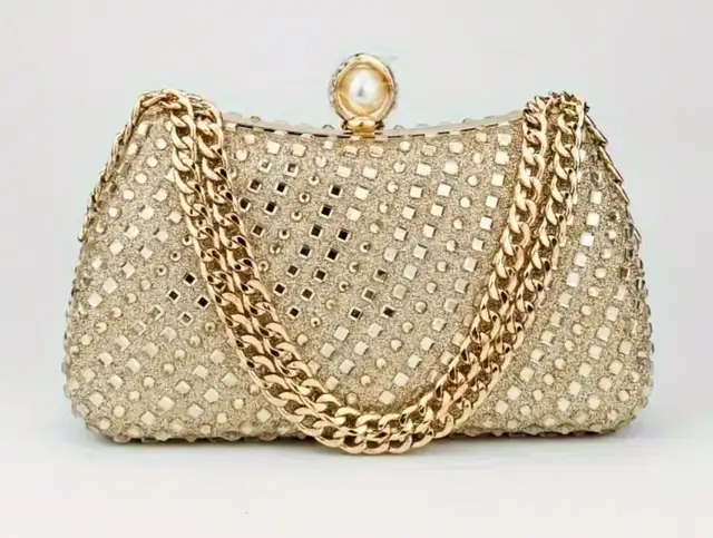 Gold Jeweled Clutch in Bags & Luggage in Mississauga / Peel Region - Image 3