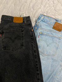 2 Pairs of Levi jeans. Size 31