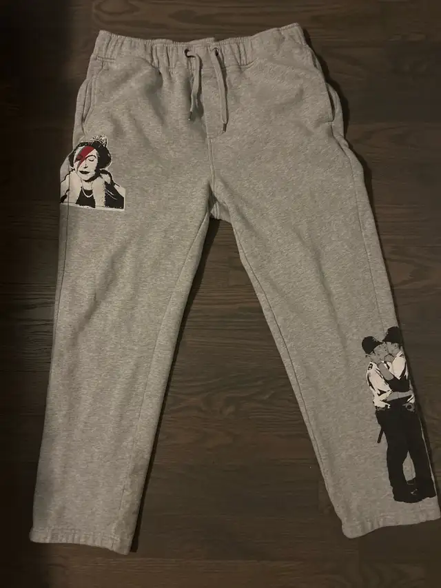 Guess Sweatpants in Men's in City of Toronto - Image 2