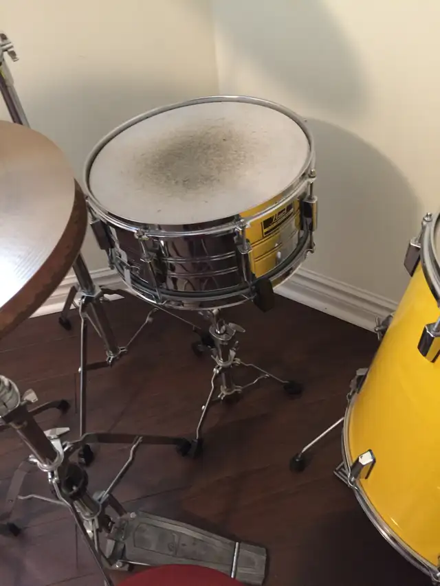 set of 7 pcs. of drums for sale in Drums & Percussion in City of Toronto - Image 8