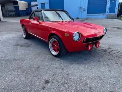 Florida vehicle, in excellent condition in & out, turn key and drive.